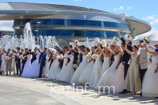 Сразу 40 казахстанских пар чествовали на ЭКСПО в Астане