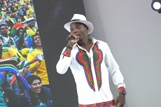 Африканский певец спел на казахском языке