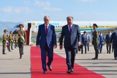 托卡耶夫总统对杜尚别进行正式访问